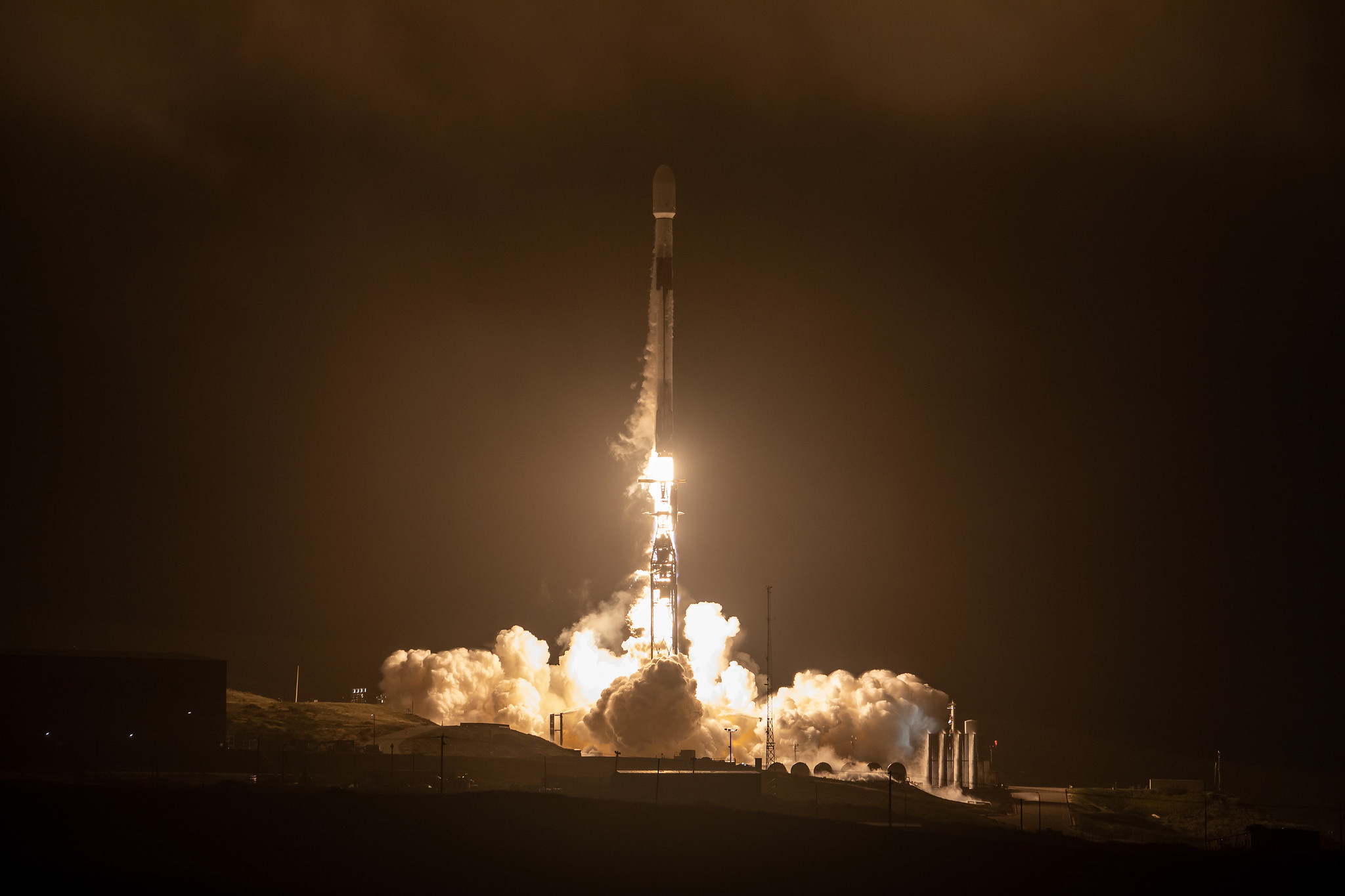 SpaceX залучає раунд з оцінкою в $400 млрд