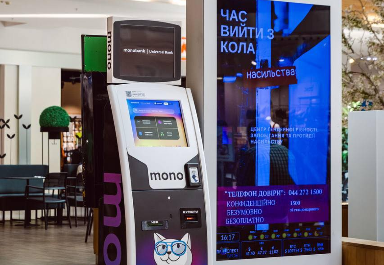 monobank будує мережу терміналів поповнення карток: вже 1200 встановлено