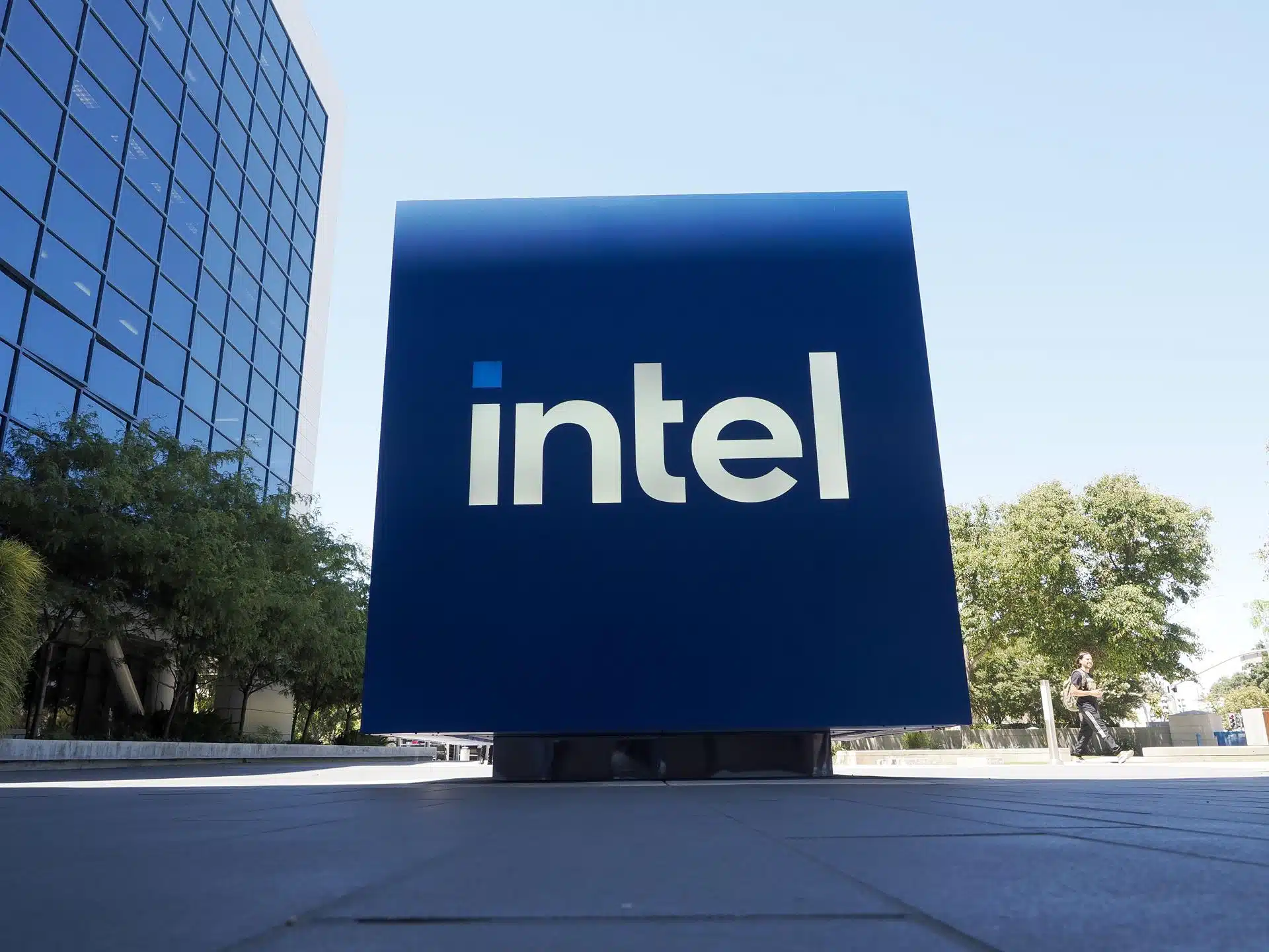 Nvidia інвестує $5 млрд в Intel, акції останньої — +50% за день
