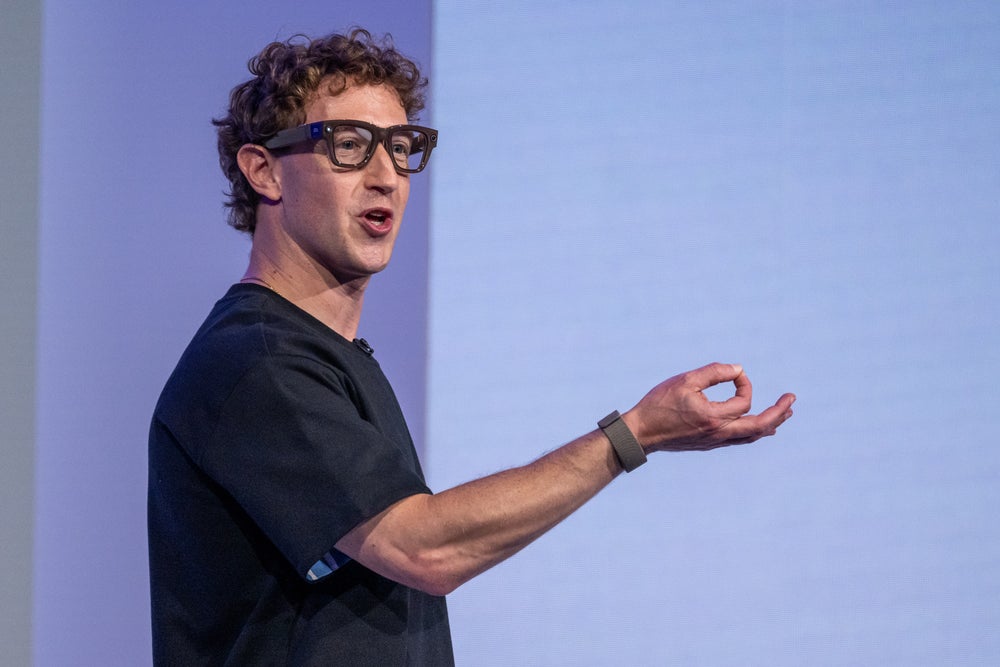 Meta звільняє 600 людей з AI-команди… і продовжує наймати AI-топів