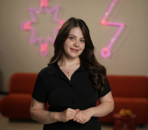 Як побудувати AI-фабрику контенту: автоматизуємо створення рекламних креативів