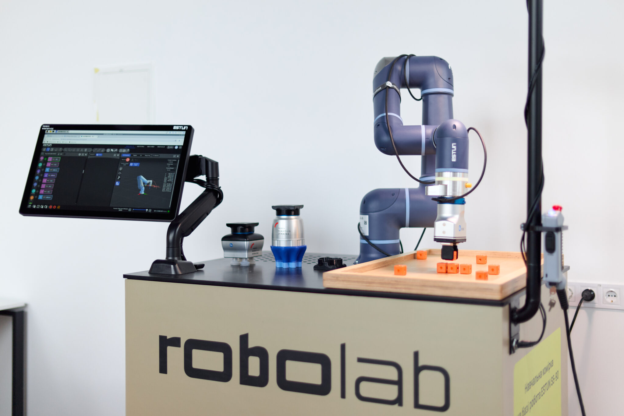 В Україні відкрили лабораторію з робототехніки RoboLab на базі КНУБА ...