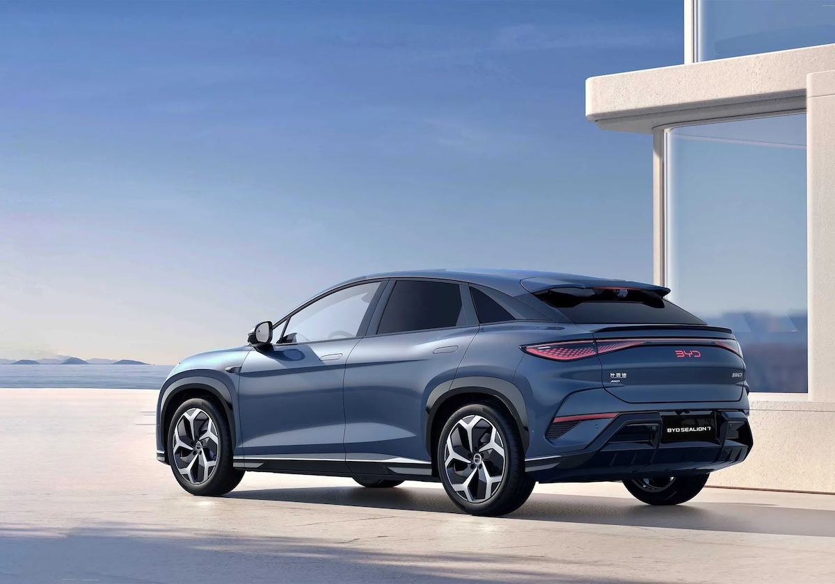 BYD втрачає внутрішній ринок, але виграє на експорті